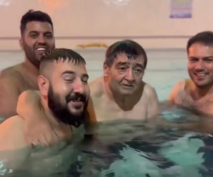 ببینید: سوءاستفاده دوباره از چهره رضا رویگری؛ این‌بار در استخر! +ویدئو