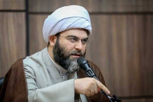 رئیس سازمان تبلیغات اسلامی از خانمی که از اتوبوس بیرون انداخته شد تقدیر کرد رئیس سازمان تبلیغات اسلامی از خانمی که از اتوبوس بیرون انداخته شد تقدیر کرد