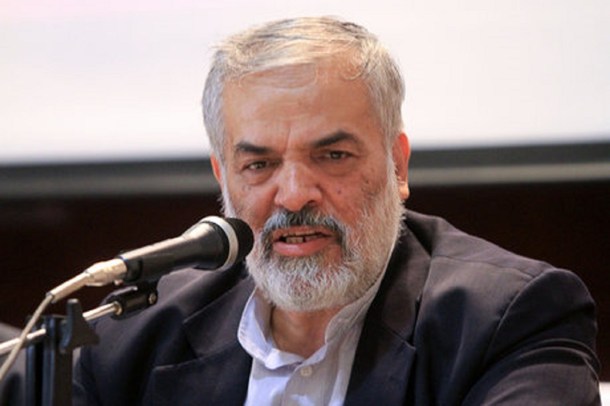 چون زن هستند نمی‌فهمند که خودآرایی موجب تحریک جنسی دیگران می‌شود