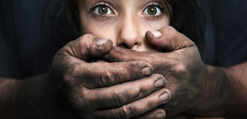 در کرج اتفاق افتاد؛ آزار وحشتناک دختر ۶ساله با وعده غذای رایگان! در کرج اتفاق افتاد؛ آزار وحشتناک دختر ۶ساله با وعده غذای رایگان!