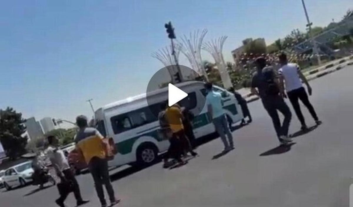 واکنش پلیس به ویدئوی برخورد گشت ارشاد با یک شهروند! واکنش پلیس به ویدئوی برخورد گشت ارشاد با یک شهروند!