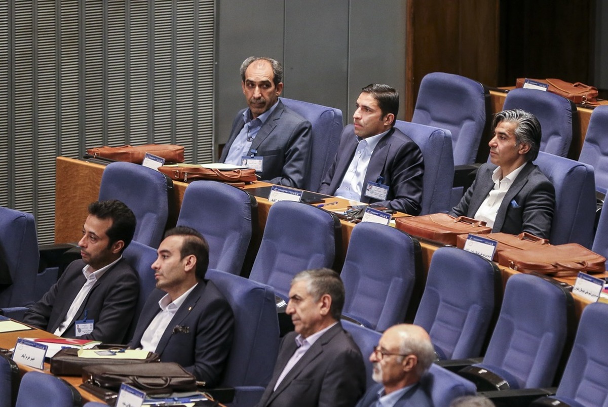 دو استعفا بعد از انتخاب مهدی تاج/ شمسایی گفت با این فضا حال نمیکنم! دو استعفا بعد از انتخاب مهدی تاج/ شمسایی گفت با این فضا حال نمیکنم!