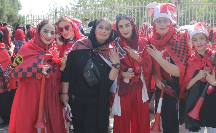 کولاک زنان هوادار پرسپولیس در استادیوم آزادی +تصاویر و ویدئو