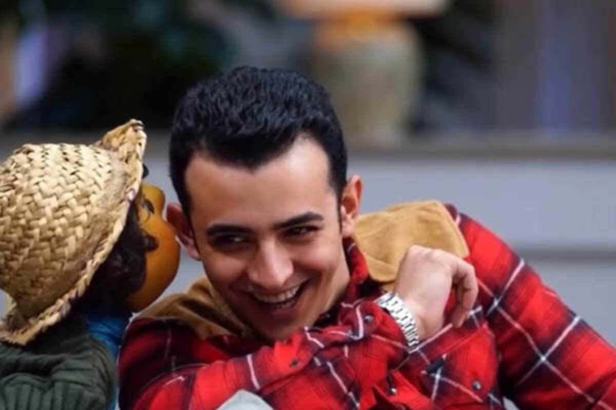 بازی شطرنج بازیگر «یاغی» با بچه «مهمونی» را ببینید