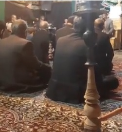 ویدئوی عجیب از قلیان کشیدن در مراسم عزاداری محرم! ویدئوی عجیب از قلیان کشیدن در مراسم عزاداری محرم!