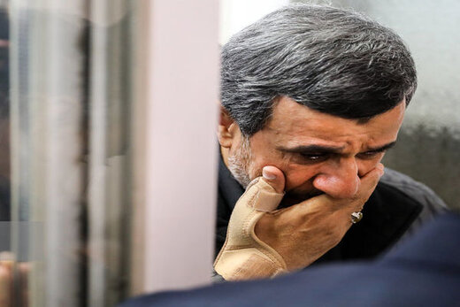 کسی باقی نمانده که احمدینژاد برایش پیام بفرستد؛ توئیت جدید برای بیل راسل! کسی باقی نمانده که احمدینژاد برایش پیام بفرستد؛ توئیت جدید برای بیل راسل!