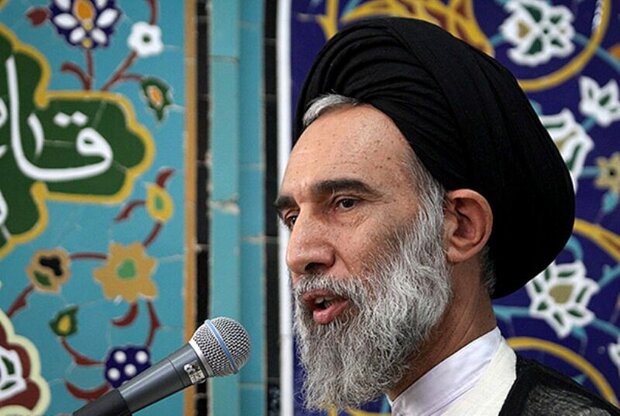 امام جمعه اصفهان: آمریکا از ایران سلاح خواهد خرید!