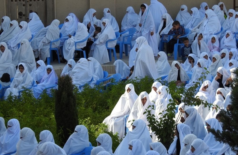 زنان این شهر، چادر سفید می‌پوشند! +تصاویر