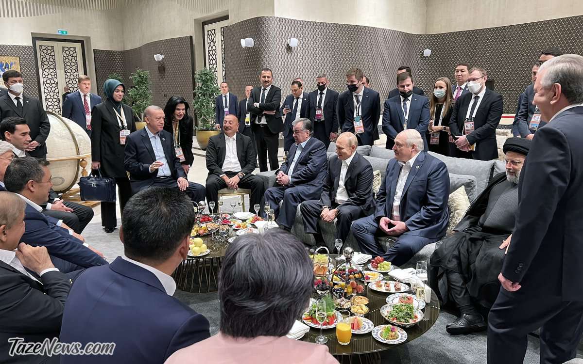 عکس عجیب حضور رئیسی سر میزی که شراب گذاشته بودند!