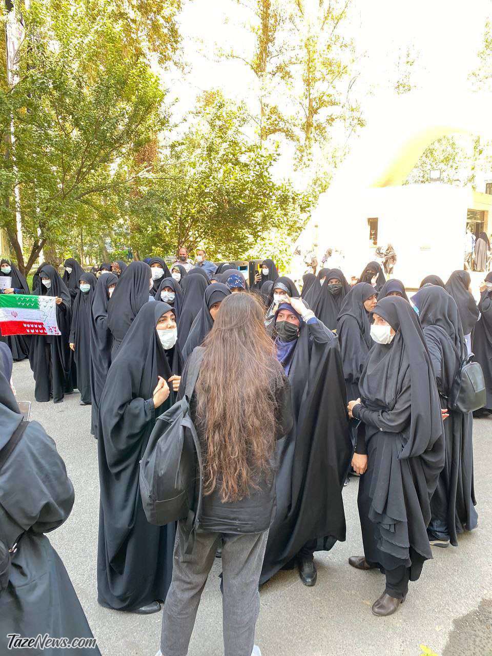 عجیب‌ترین تجمع اعتراضی دختران در دانشگاه الزهرا +ویدئو و عکس