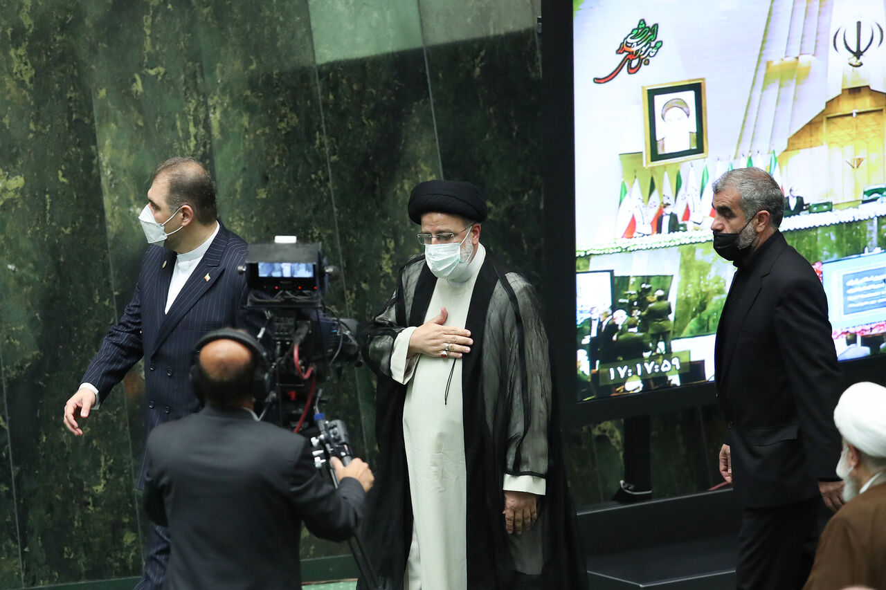 ۹ نماینده مجلس از دولت قدردانی نکردند، اسمشان در جلسه هیات دولت قرائت شد! ۹ نماینده مجلس از دولت قدردانی نکردند، اسمشان در جلسه هیات دولت قرائت شد!