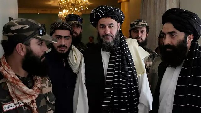 طالبان تبادل زندانی با واشنگتن را آغاز عصر جدید روابط خواند طالبان تبادل زندانی با واشنگتن را آغاز عصر جدید روابط خواند