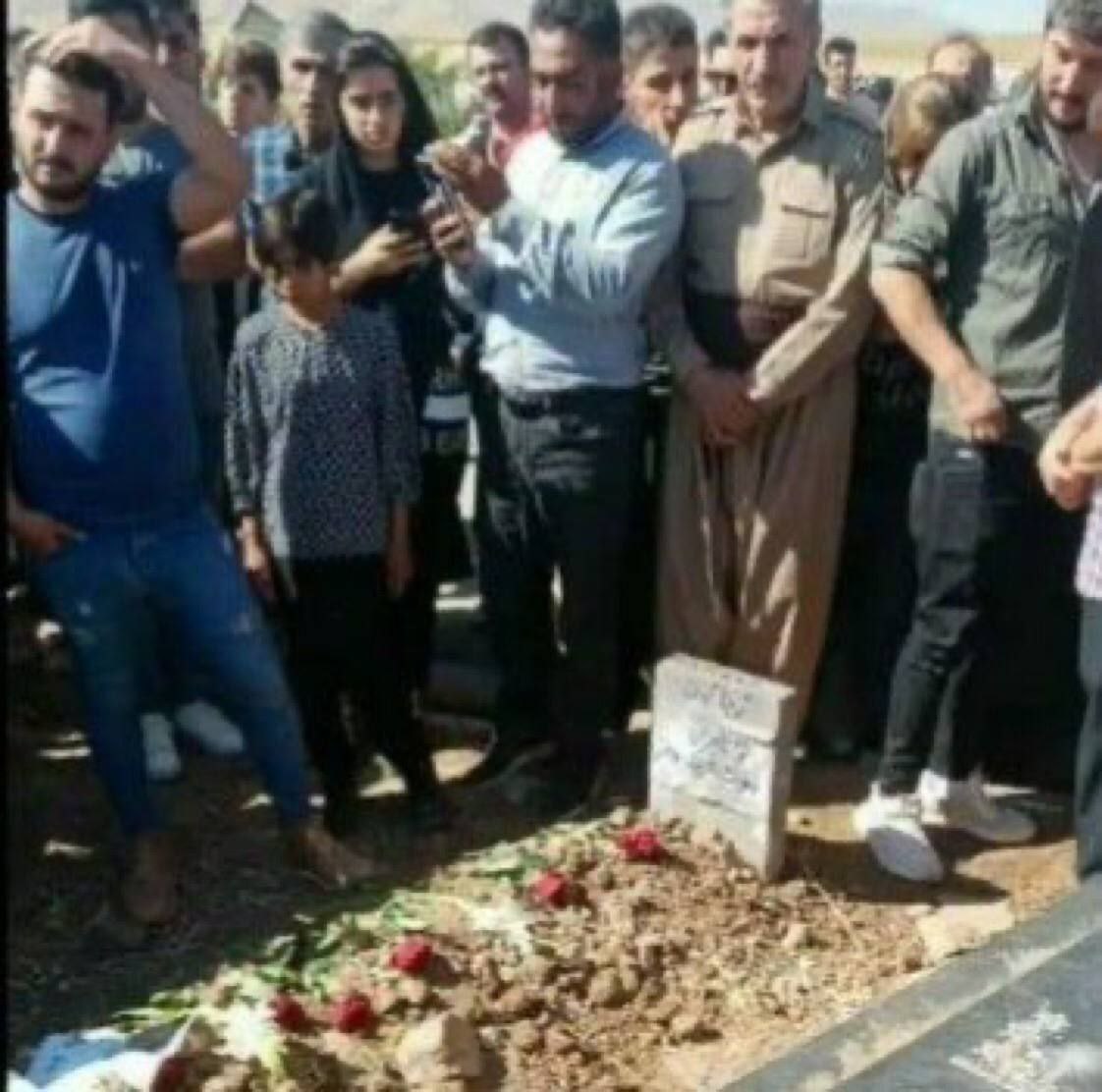 ببینید: مزار مهسا امینی در سقز ببینید: مزار مهسا امینی در سقز
