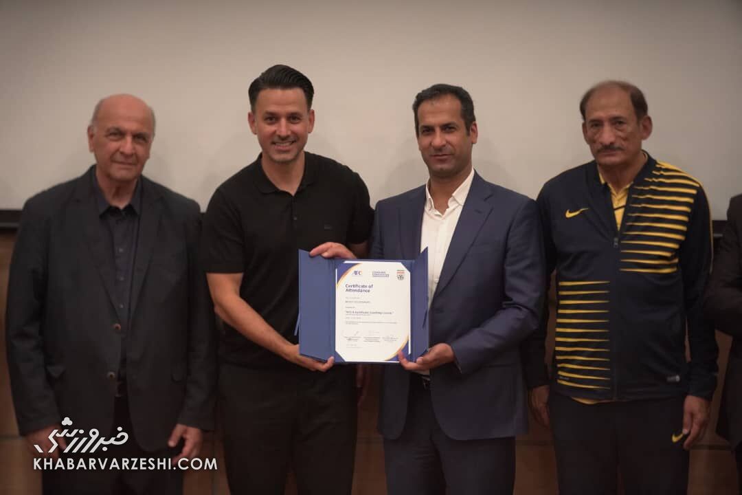 ببینید: مجری مشهور، مربی فوتبال شد! ببینید: مجری مشهور، مربی فوتبال شد!