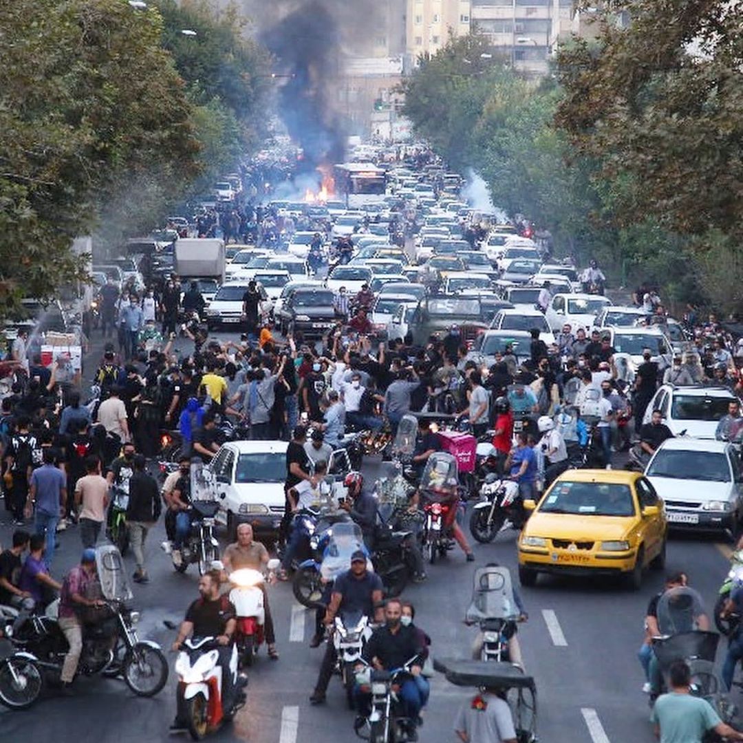 واکنش احسان علیخانی به مرگ مهسا امینی: با مردم گفت‌وگو کنید!
