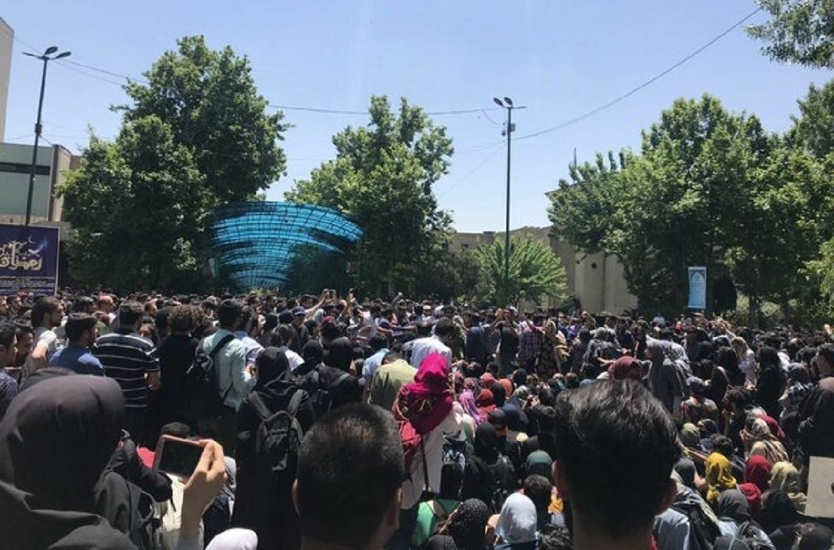 ادعای جدید: اکثر دختران در اغتشاشات از خانوادههای طلاق هستند! ادعای جدید: اکثر دختران در اغتشاشات از خانوادههای طلاق هستند!