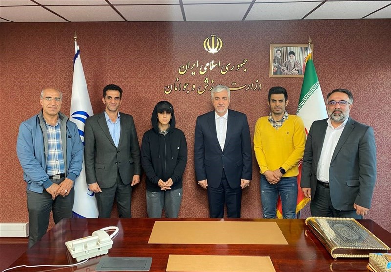 واکنش جدید وزیر ورزش به حواشی پوشش الناز رکابی در وزارتخانه! واکنش جدید وزیر ورزش به حواشی پوشش الناز رکابی در وزارتخانه!