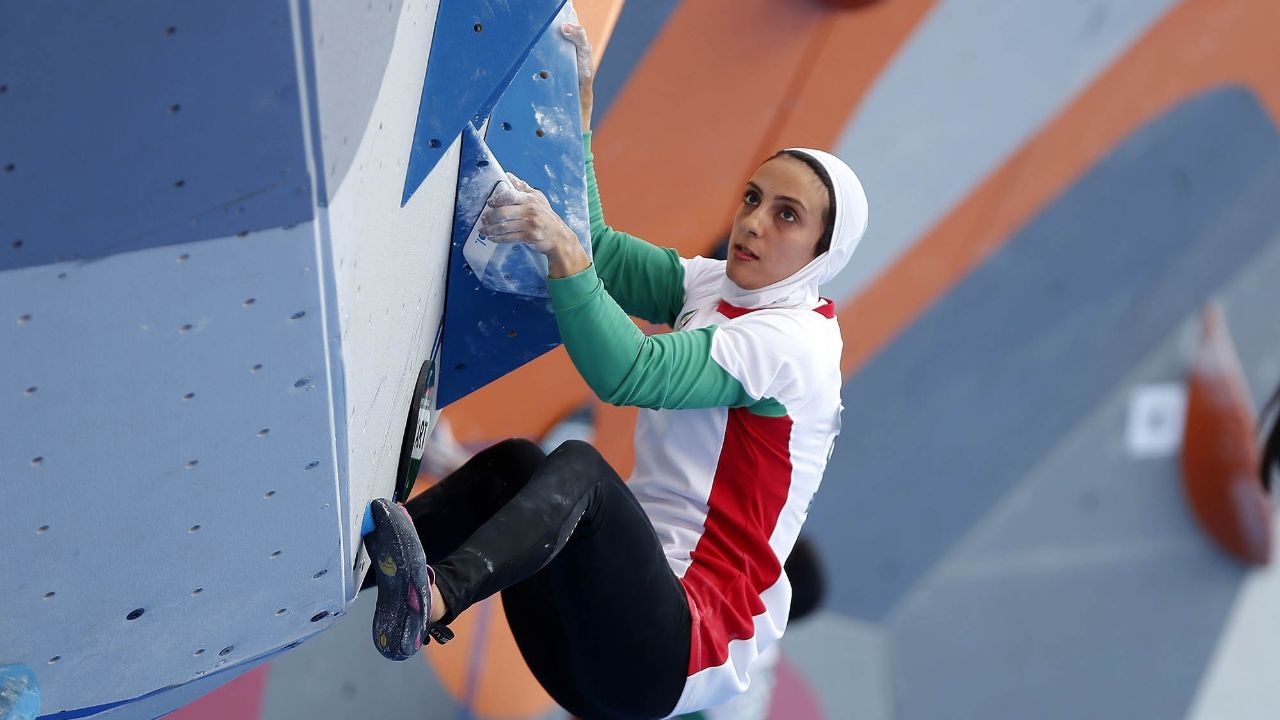 حضور دختر سنگنورد نماینده ایران بدون حجاب در مسابقات حضور دختر سنگنورد نماینده ایران بدون حجاب در مسابقات