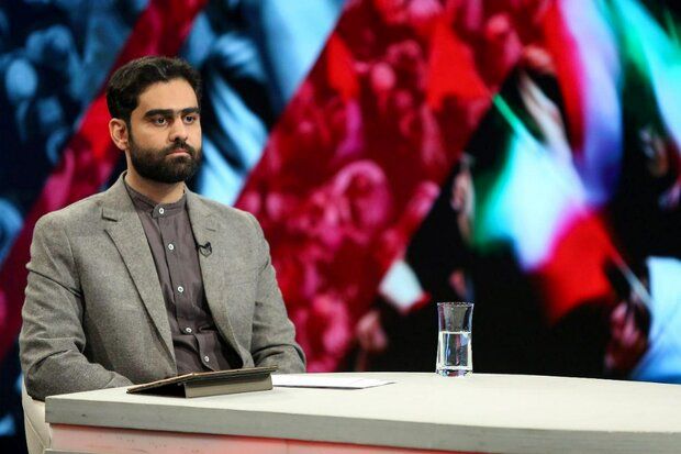 مجری صداوسیما به دانشجویان معترض: این‌ها لایق سرمایه‌گذاری برای رشد در طویله هم نیستند!