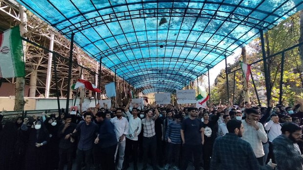 تجمع اعتراضی در دانشگاه امیرکبیر: دانشجویان بازداشتی را آزاد کنید! +عکس
