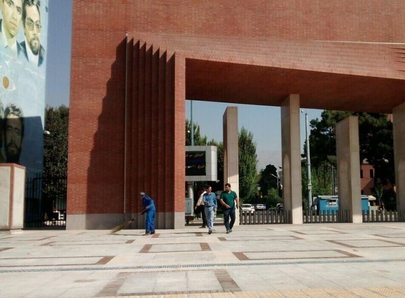 برخی دانشجویان از حضور در دانشگاه شریف منع شدند برخی دانشجویان از حضور در دانشگاه شریف منع شدند