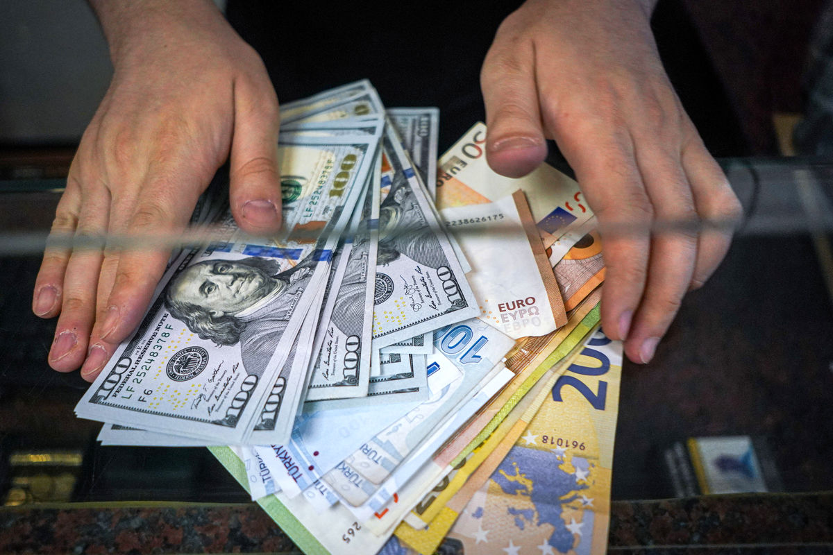 سقف‌شکنی قیمتی دلار/ چند پیش‌بینی عجیب از قیمت ارز در بازار!