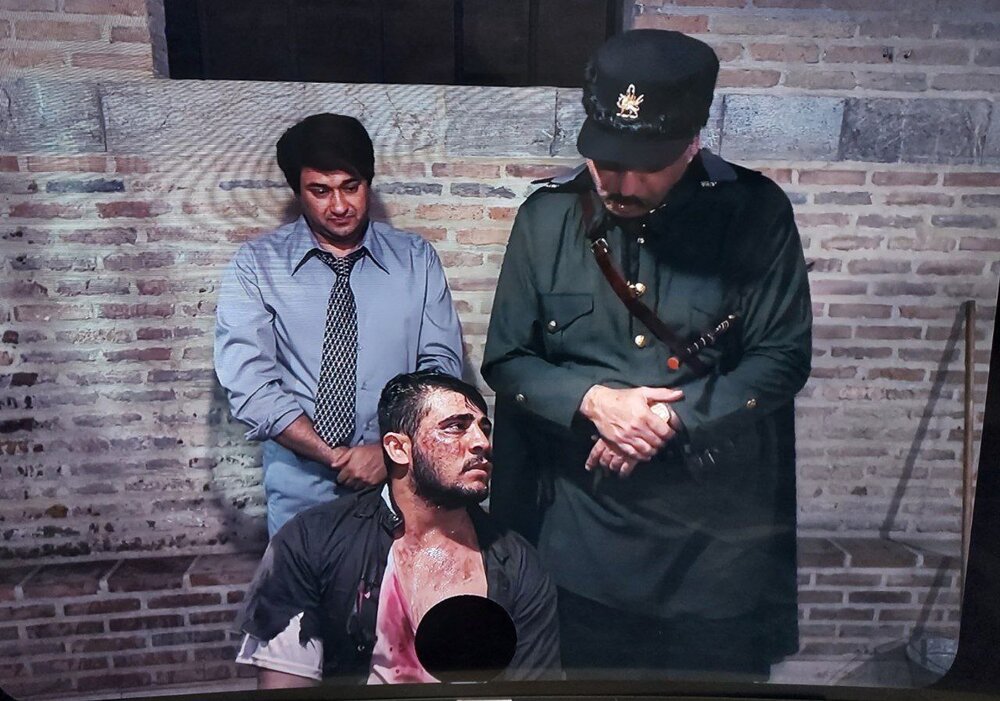 سانسور عجیب بدن یک مرد در سریال نمایش خانگی! +عکس