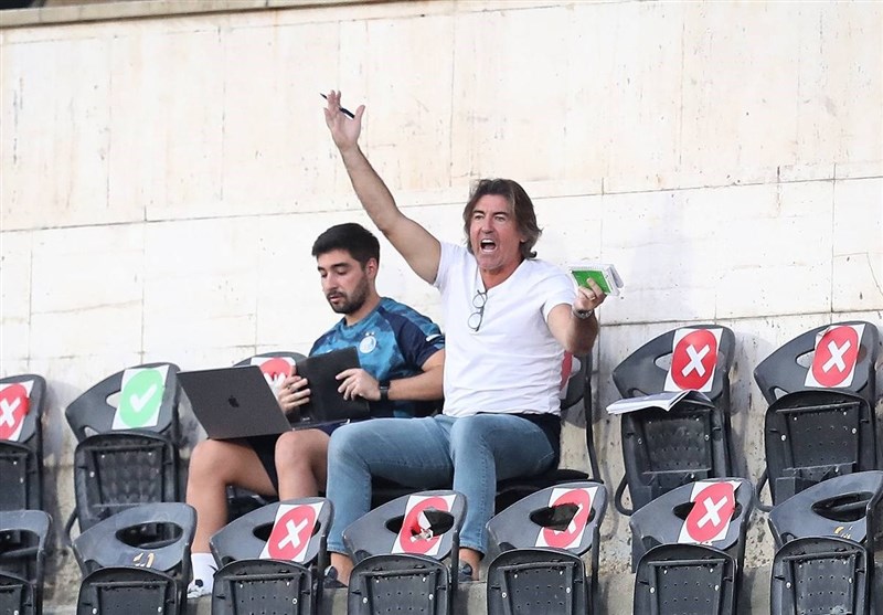 ساپینتو روی سکو هم عصبانی شد! +عکس ساپینتو روی سکو هم عصبانی شد! +عکس