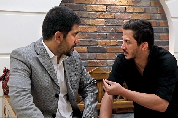 علیرضا دبیر نامه استعفای سوریان را پاره کرد علیرضا دبیر نامه استعفای سوریان را پاره کرد