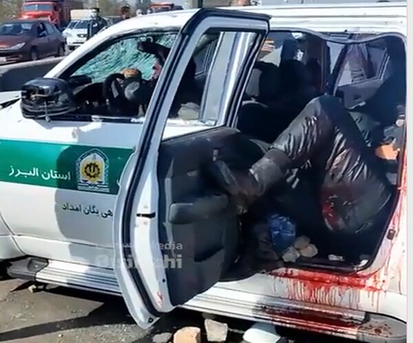 حمله مسلحانه به خودروی پلیس در کرج/ جان باختن یک بسیجی و زخمی شدن ۵ مامور ناجا +ویدئو حمله مسلحانه به خودروی پلیس در کرج/ جان باختن یک بسیجی و زخمی شدن ۵ مامور ناجا +ویدئو