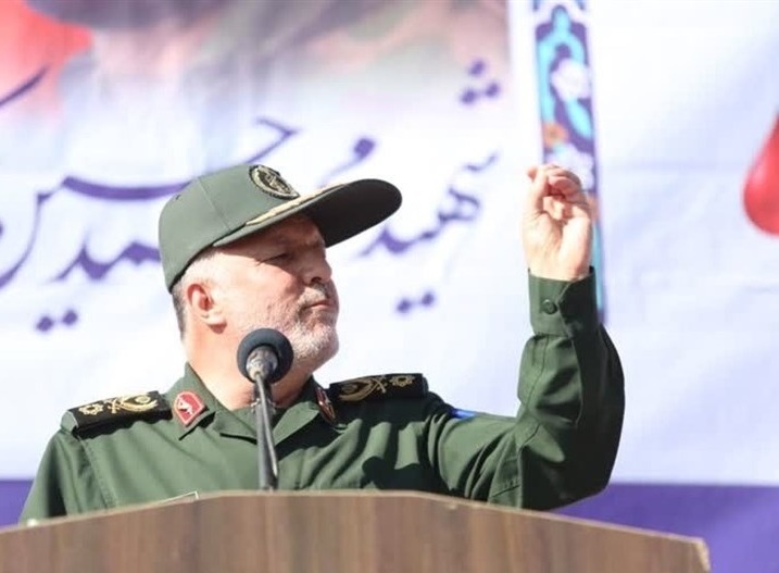 یک فرمانده سپاه: نخست وزیر اسرائیل را قلاده به گردن به ایران خواهیم آورد! یک فرمانده سپاه: نخست وزیر اسرائیل را قلاده به گردن به ایران خواهیم آورد!