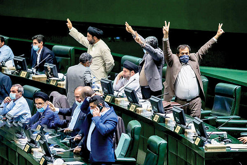 ماجرای فریاد «دو دو» حامیان وزیر صمت در مجلس در جلسه استیضاح چه بود؟
