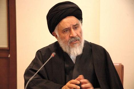 به‌ عنوان یک روحانی از ملت ایران عذرخواهی می‌کنم