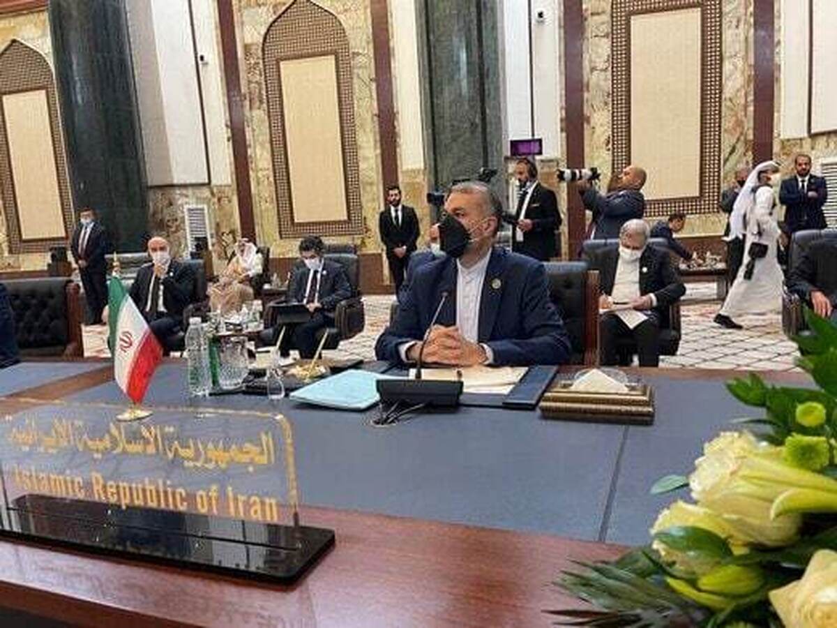 حرکت وزیر خارجه ایران در نشست بغداد سوژه شد! حرکت وزیر خارجه ایران در نشست بغداد سوژه شد!