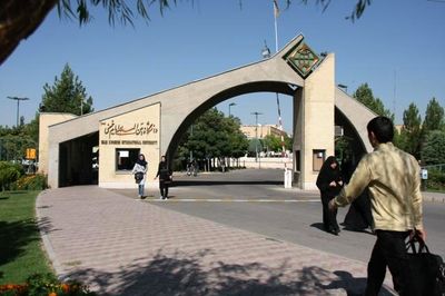 ماجرای لگد زدن استاد معارف به کمر دختر دانشجوی بی‌حجاب چه بود؟