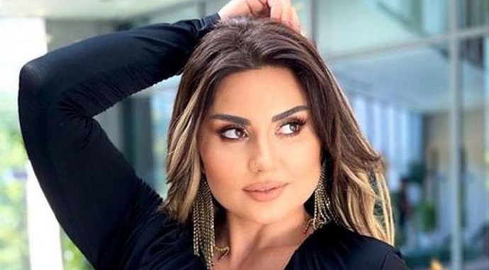خواننده زن مشهور خارجی با حجاب کامل در ایران +تصاویر