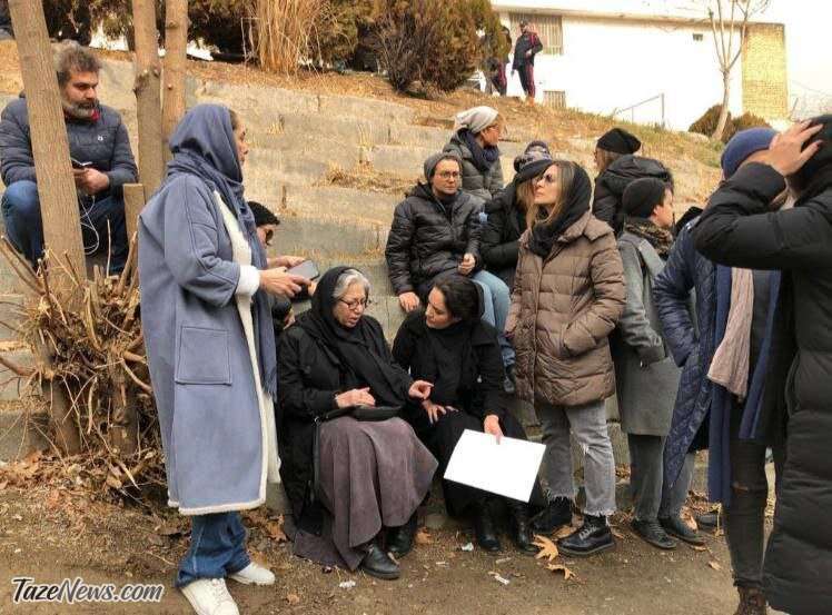 حضور برخی از هنرمندان مقابل زندان اوین؛ از پیمان معادی تا سحر دولتشاهی +عکس حضور برخی از هنرمندان مقابل زندان اوین؛ از پیمان معادی تا سحر دولتشاهی +عکس