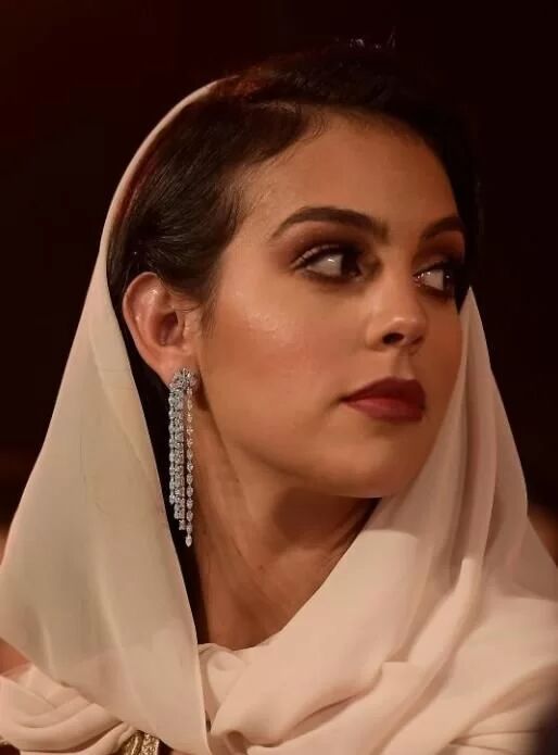 جورجینا در عربستان ارشاد شد؟/ عکس با حجاب دوست‌دختر رونالدو