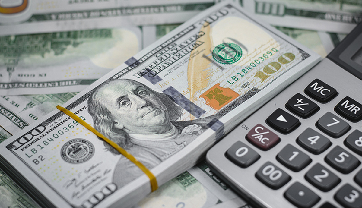 پیش بینی قیمت دلار فردا دوشنبه ۸ اسفند/ بازار ارز آینه موضوعات سیاسی