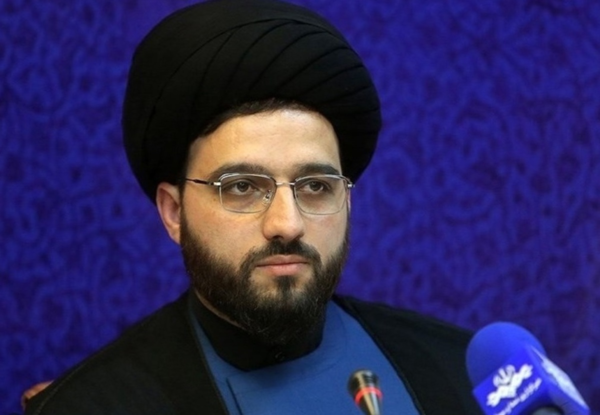 تعطیلی مغازه‌ها برای بی‌حجابی مشتریان پشت‌پرده دارد/ برخی بحث هم‌آغوشی در ملأ عام را مطرح می‌کنند!