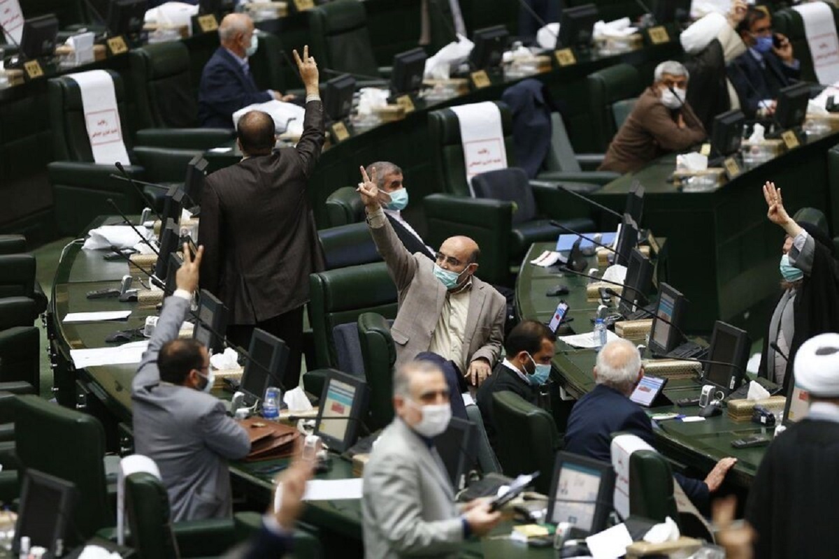 این نمایندگان آزادی بیان را تعطیل می‌کنند؟/ طرح معارض با قانون اساسی