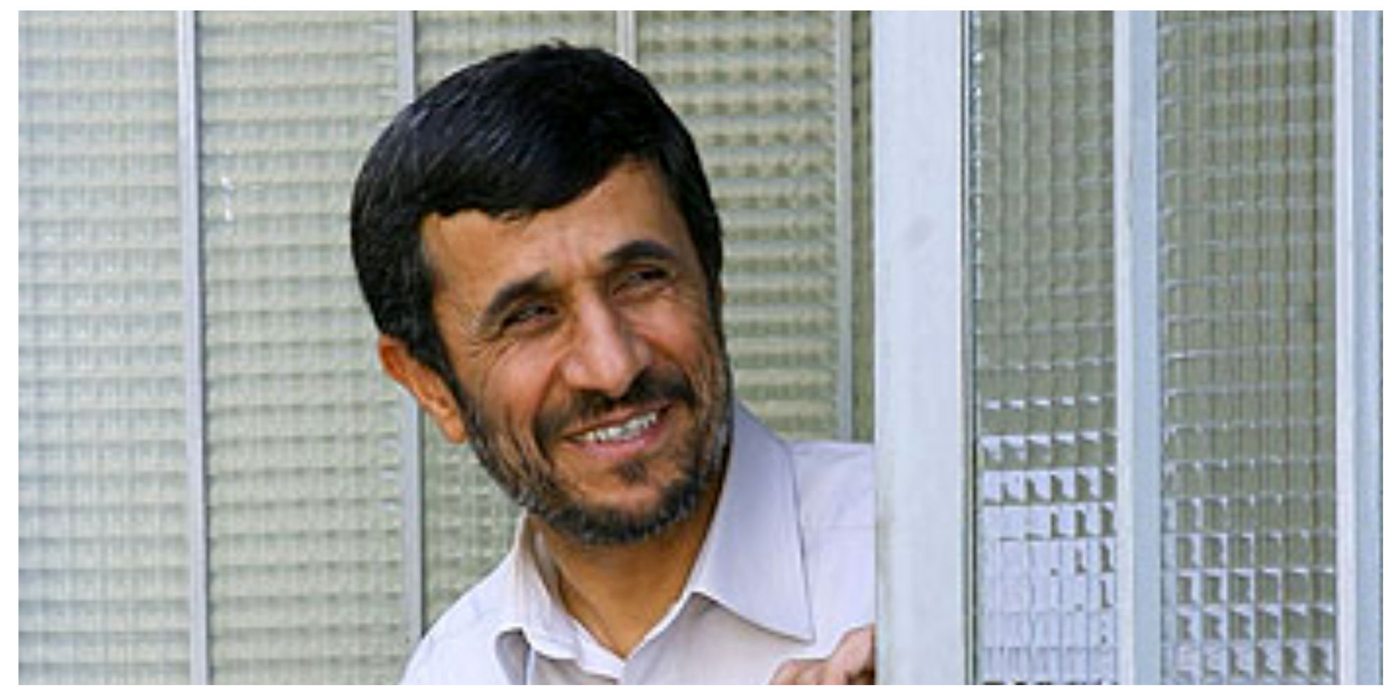ماجرای خودروی مزایده‌ای ۲/۵ میلیاردی احمدی‌نژاد که در پارکینگ بهزیستی خاک می‌خورد!