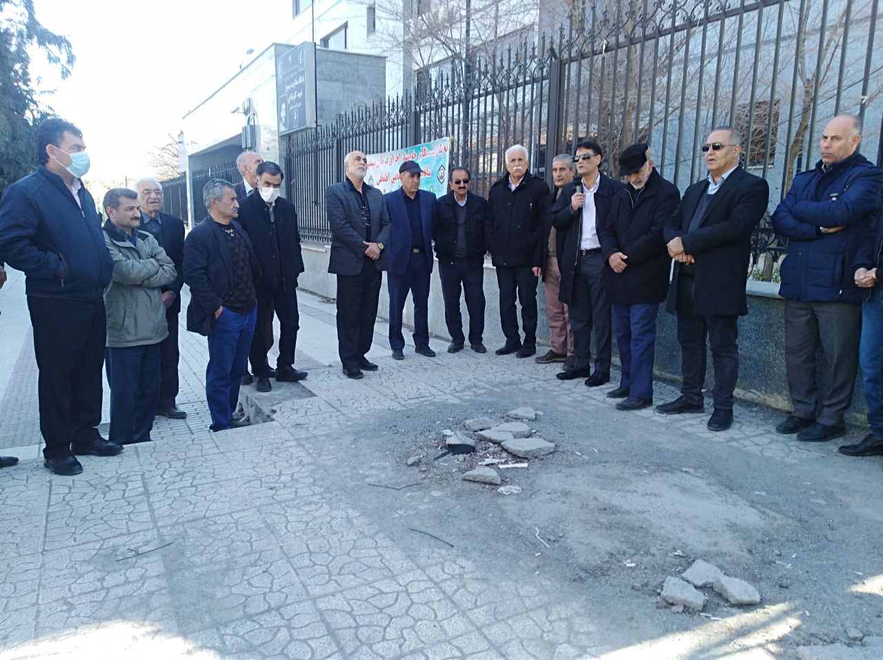 بازنشستگان کارگری تجمع کردند: عیدی کارمندی نمی‌خواهیم!