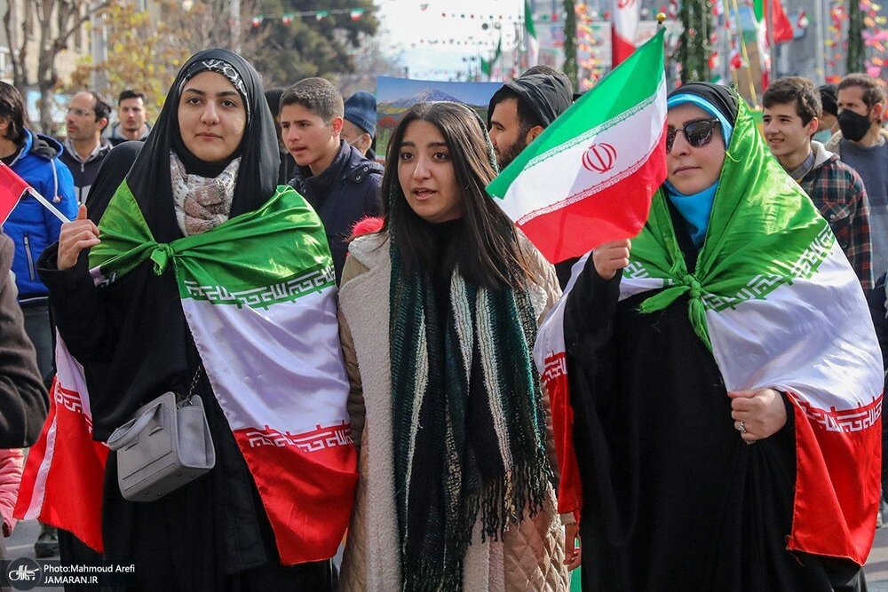 تصویری از زنان کم‌حجاب در راهپیمایی ۲۲ بهمن