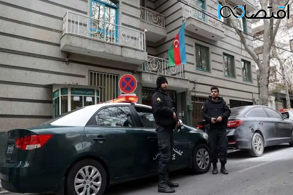 توهین مقامات آذربایجان به دژبانهای ارتش ایران در مراسم تشییع نیروی امنیتی کشتهشده در سفارت توهین مقامات آذربایجان به دژبانهای ارتش ایران در مراسم تشییع نیروی امنیتی کشتهشده در سفارت