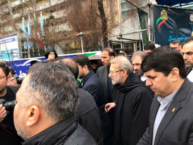حضور علی لاریجانی در راهپیمایی ٢٢ بهمن +عکس