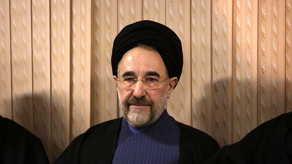 کیهان خطاب به خاتمی: روی هرچه دیکتاتور است را سفید کردی! کیهان خطاب به خاتمی: روی هرچه دیکتاتور است را سفید کردی!