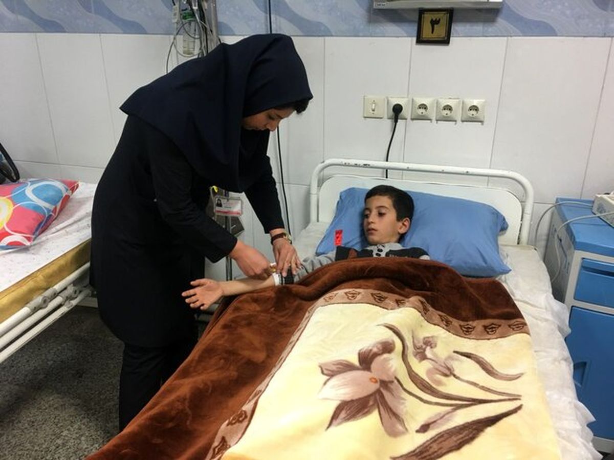 روایت مادر یک دانشآموز از بوی ماهی گندیده و مسمومیت پسرش در مدرسه قم روایت مادر یک دانشآموز از بوی ماهی گندیده و مسمومیت پسرش در مدرسه قم