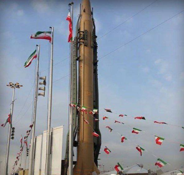 تصویری از نمایش موشک در راهپیمایی ۲۲ بهمن