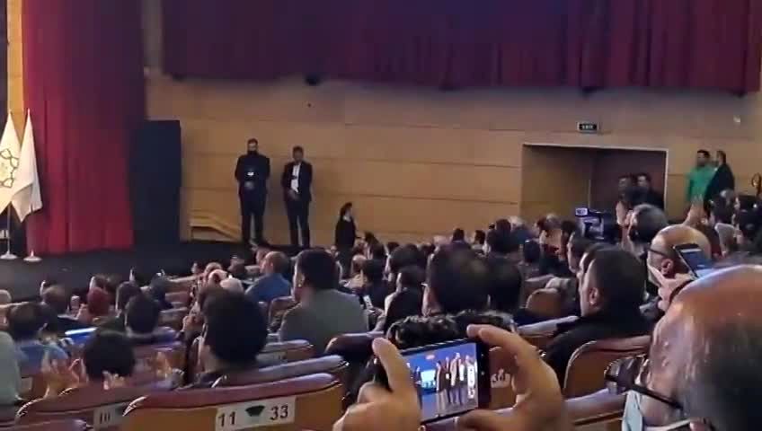 اطلاعیه مهم درباره زنی که حجاب خود را در انتخابات نظام مهندسی برداشت اطلاعیه مهم درباره زنی که حجاب خود را در انتخابات نظام مهندسی برداشت